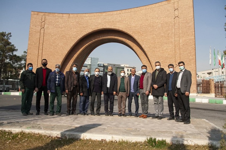 کاشت ۲۵ نهال غیر مثمر در پردیس مرکزی دانشگاه